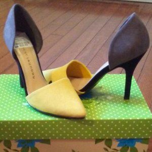 NWT Chinese Laundry heels - size 7 - grey/gold suede